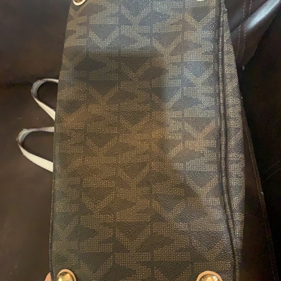 Authentic Michael Kors Bag - Picture 8 of 9